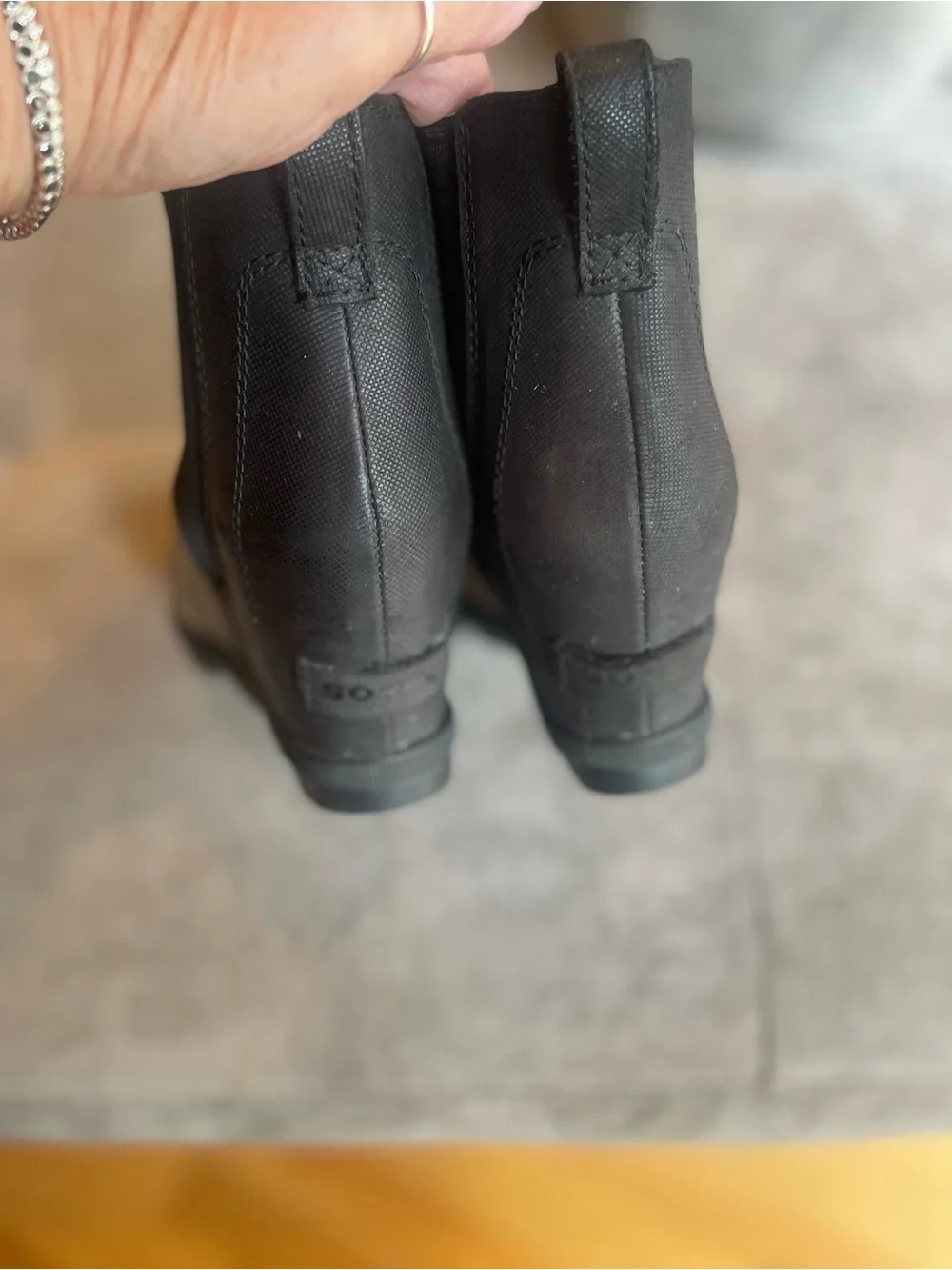 Women’s Sorel Green Leather Chelsea Lug Boot with Black Elastic